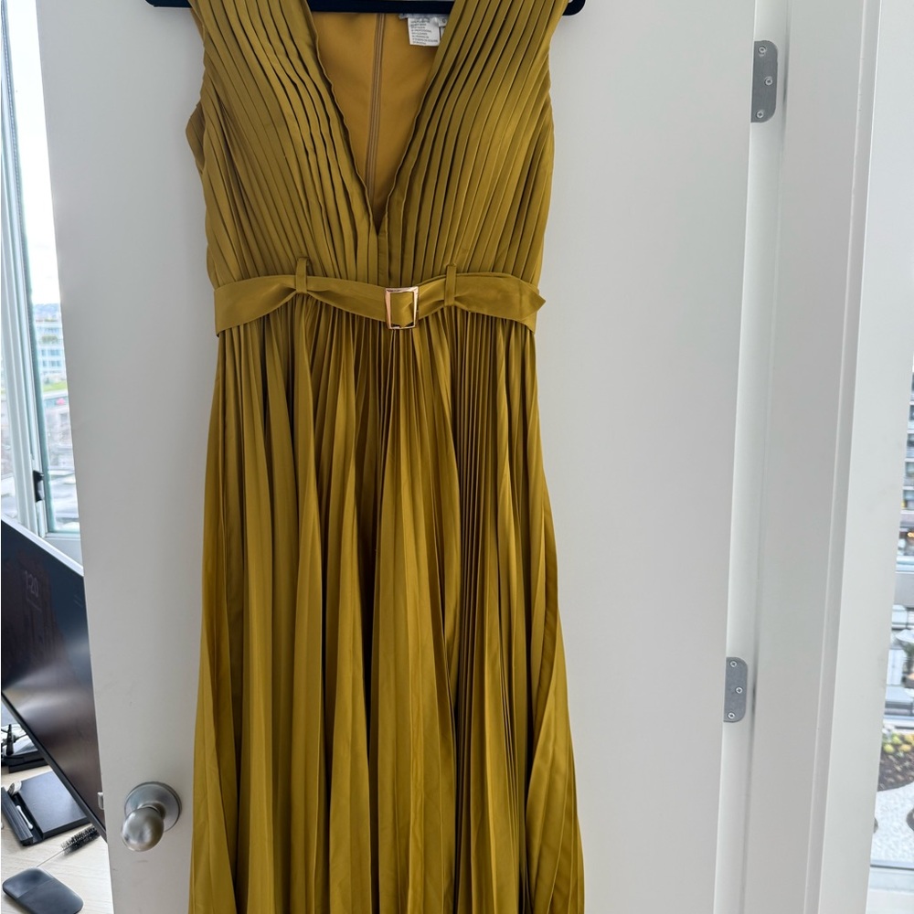 Leena by Mac Duggal chartreuse pleated dress